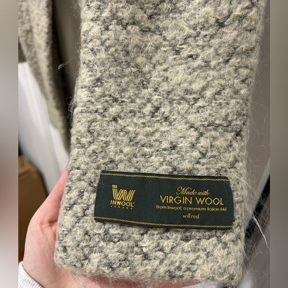 Wilfred - Aritzia Wool Coat - Picture 4 of 13